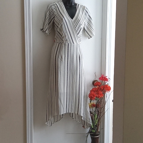 ⭐️ Host Pick⭐️ Maurices |  White/ Black Striped Asymmetrical Hemline Dress - Picture 4 of 12